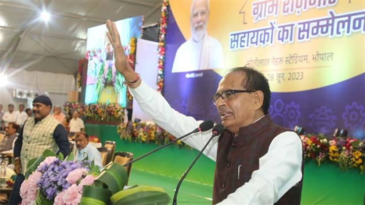 रोजगार सहायकों के जीवन से अनिश्चिंतताएँ खत्म होंगी : मुख्यमंत्री श्री चौहान